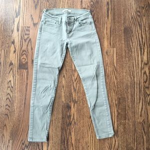Green Levi's 710 super skinny